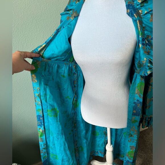 Beautiful Vintage Dress Cover Size Small Blue Floral Front Clasp - Picture 5 of 10